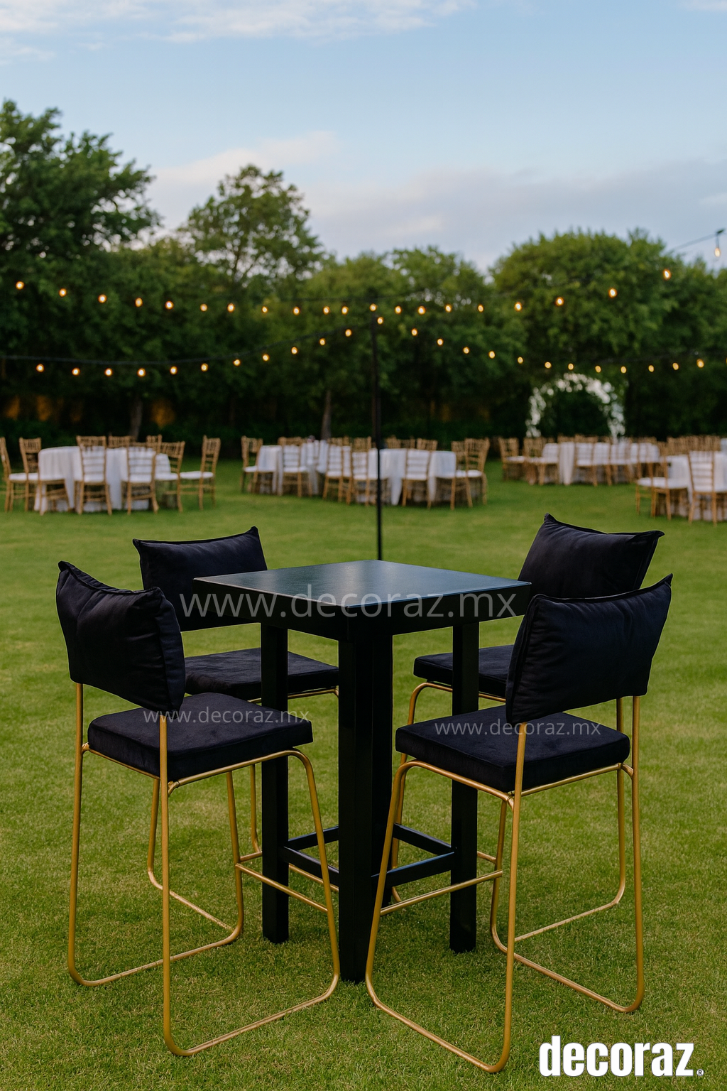 Periquera Lux Noir Velvet tapizada en terciopelo negro para renta en eventos elegantes en CDMX y Estado de México